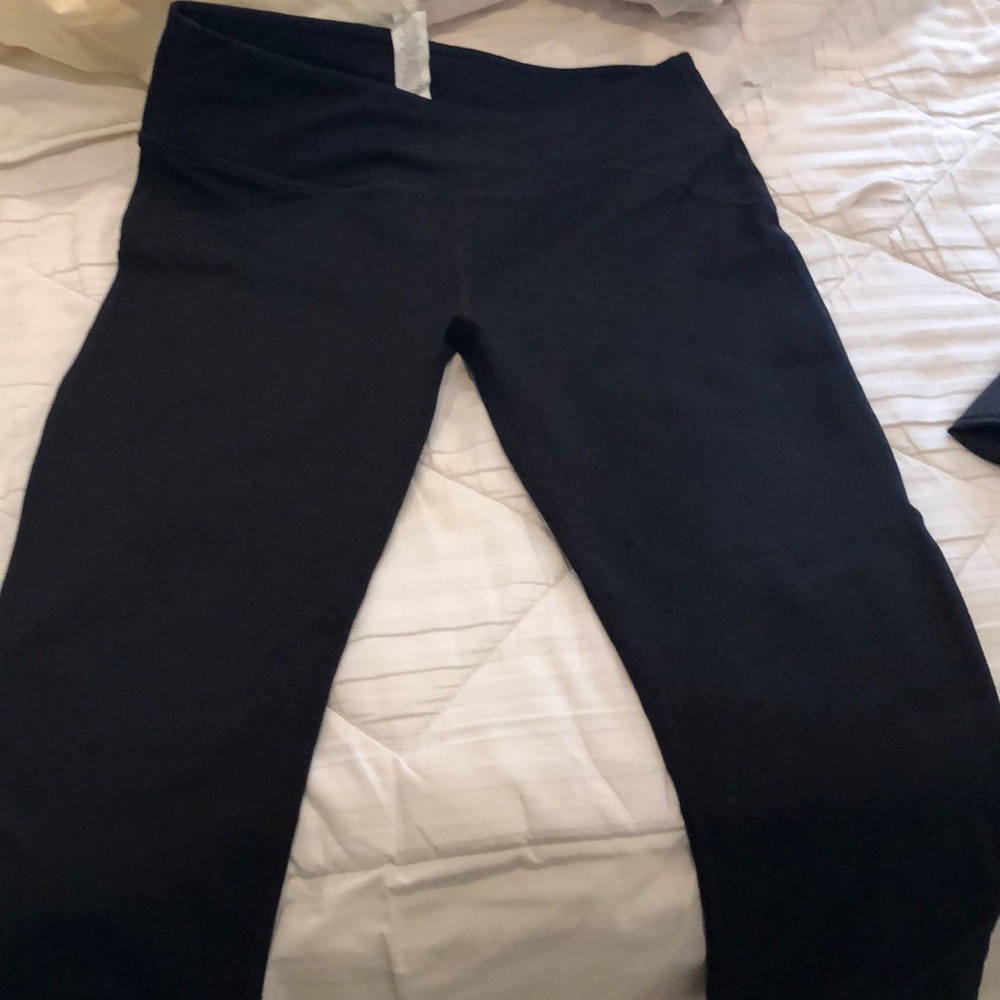 Fabletics mid calf size small yoga pants